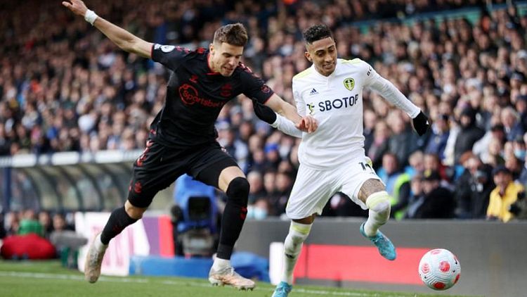 Soccer-Stunning Ward-Prowse free kick earns Southampton draw at Leeds
