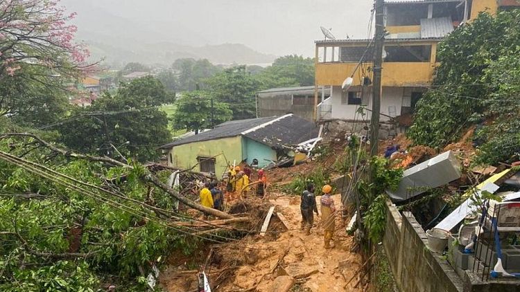 انهيارات طينية تقتل 14 في أمطار غزيرة في ولاية ريو دي جانيرو البرازيلية