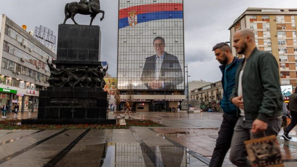 لافتة دعم للرئيس الصربي