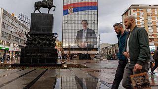 لافتة دعم للرئيس الصربي