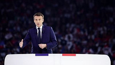Macron arremete contra Le Pen y lamenta haber entrado tarde en la carrera electoral de Francia