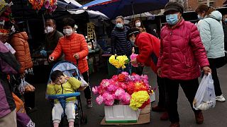 الصين تسجل 1405 إصابات جديدة بفيروس كورونا