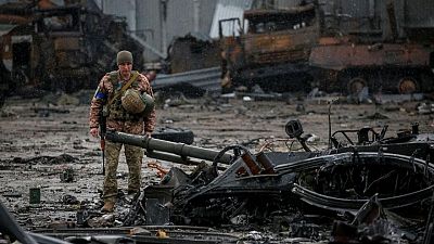 Ucrania acusa a Rusia de crímenes de guerra tras hallar cadáveres atados con heridas de bala