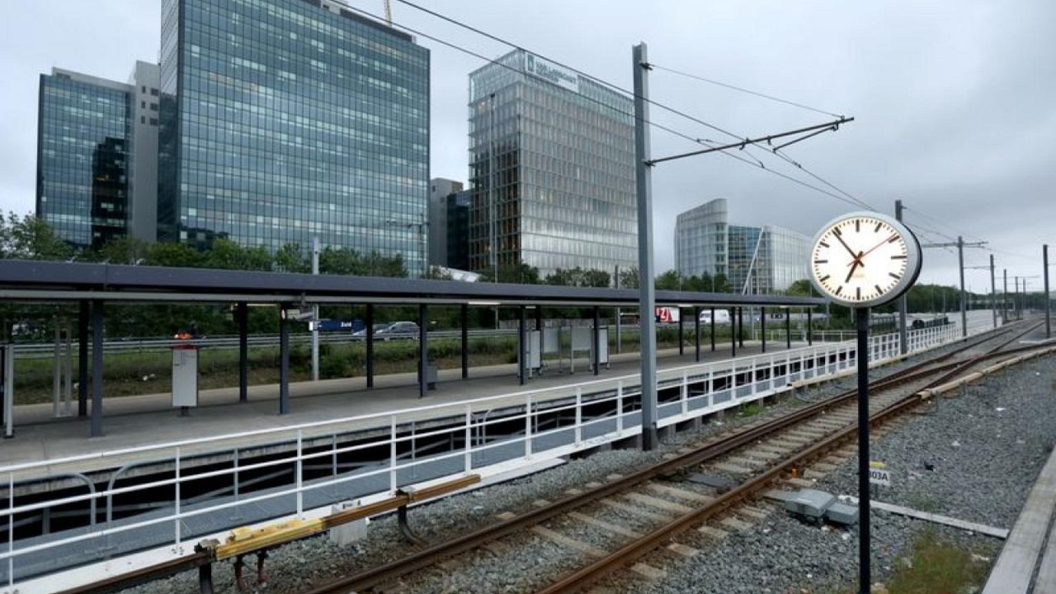 Most of Dutch rail network halted by technical problem