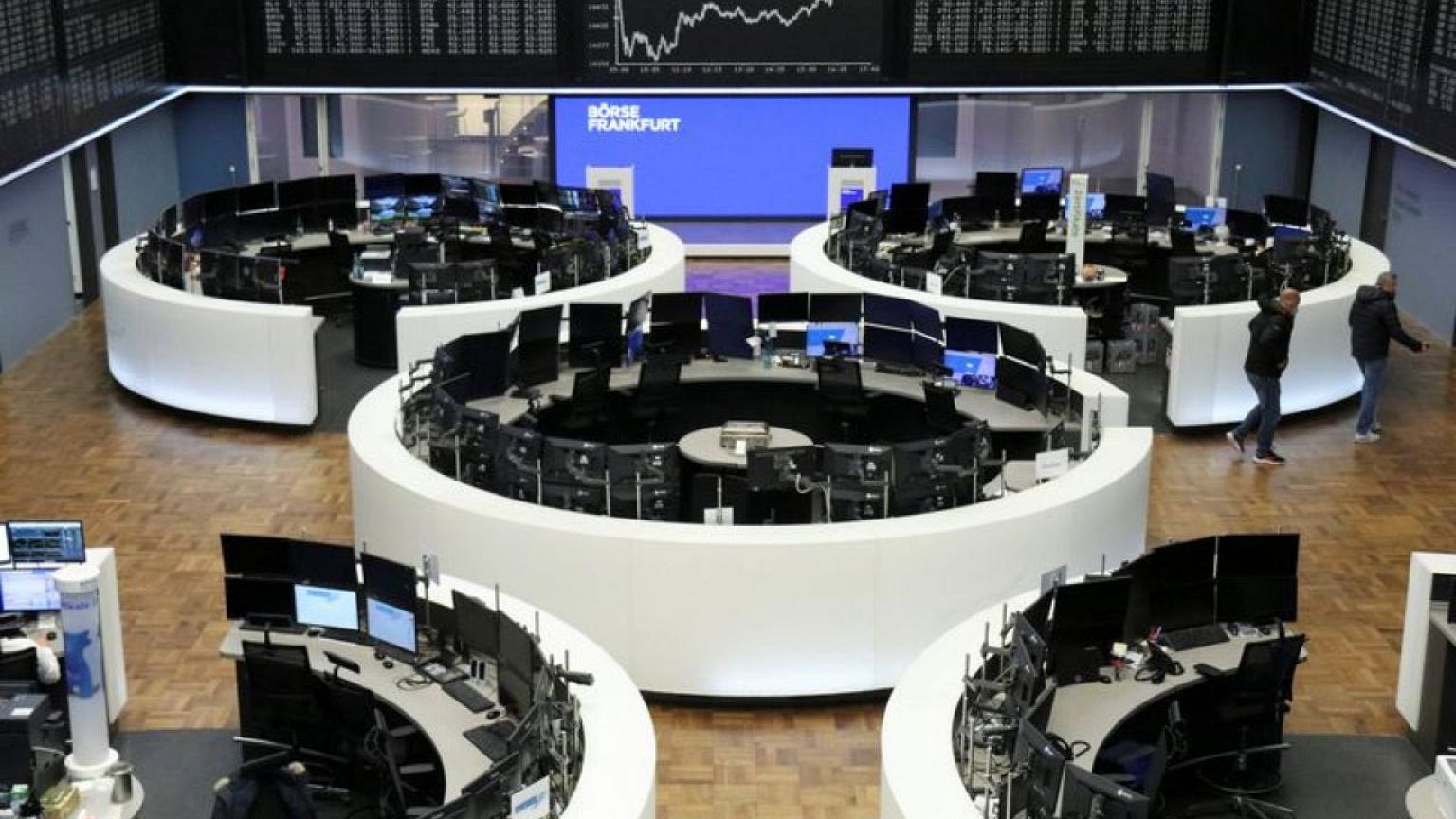 الأسهم الأوروبية مستقرة مع ترقب عقوبات جديدة، وأسهم فرنسا تهبط بفعل غضب الناخبين