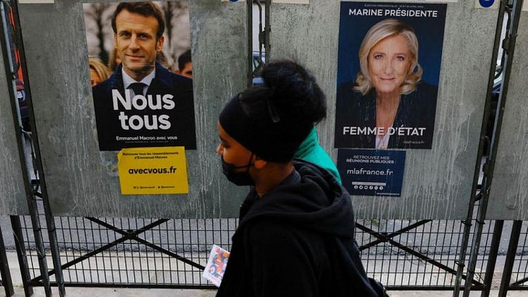 Ultraderechista Le Pen, rival de Macron, logra su máximo histórico en sondeo de segunda vuelta