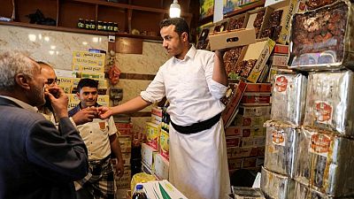 Los yemeníes reducen sus comidas de Ramadán por el aumento de los precios