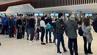 Aeropuertos y aerolíneas europeos lidian con el repunte de los viajes ante la falta de personal Aeropuertos y aerolíneas europeos lidian con el repunte de los viajes ante la falta de personal