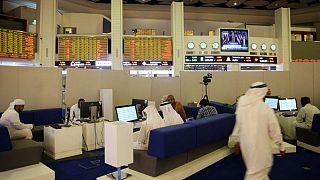 مكاسب لمعظم أسواق الخليج قبل عقوبات متوقعة على روسيا، وأسهم مصر تهبط 1.3%