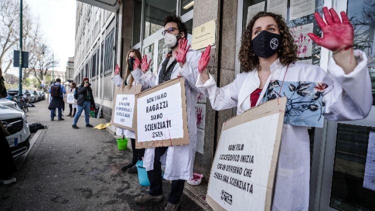 Flash mob ricercatori università a Torino e in altre città