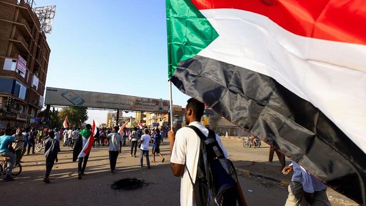 محتجون صائمون يتحدون الحكم العسكري في مسيرات حاشدة بالسودان
