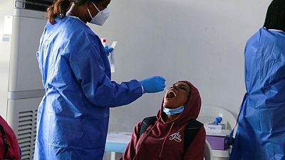 Más de dos tercios de africanos se infectaron de COVID desde que empezó la pandemia: OMS
