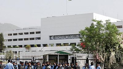 البرلمان الباكستاني يبدأ التصويت على اقتراح بحجب الثقة عن رئيس الوزراء البرلمان الباكستاني يبدأ التصويت على اقتراح بحجب الثقة عن رئيس الوزراء