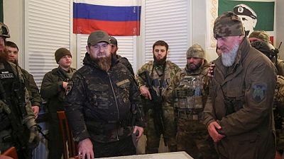 El líder checheno Kadirov dice que más de 1.000 marines ucranianos se han rendido en Mariúpol
