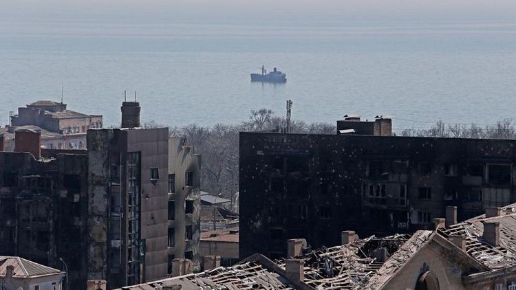 أوكرانيا تقول إن عشرات الآلاف قتلوا في ماريوبول وتتهم روسيا بإبطاء الإجلاء