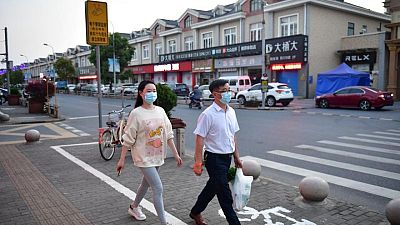 Distritos de Shanghái abren por primera vez en 2 semanas al suavizarse los controles de COVID