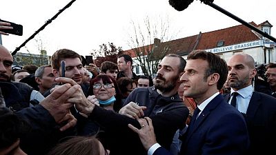Macron da ahora "marcha atrás" en su reforma de las pensiones, según un aliado de Le Pen