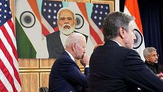 Biden advierte a Modi que comprar más petróleo ruso no beneficia a India