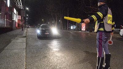 Poliziotto sale sul mezzo in corsa sulla statale Brindisi-Lecce Poliziotto sale sul mezzo in corsa sulla statale Brindisi-Lecce