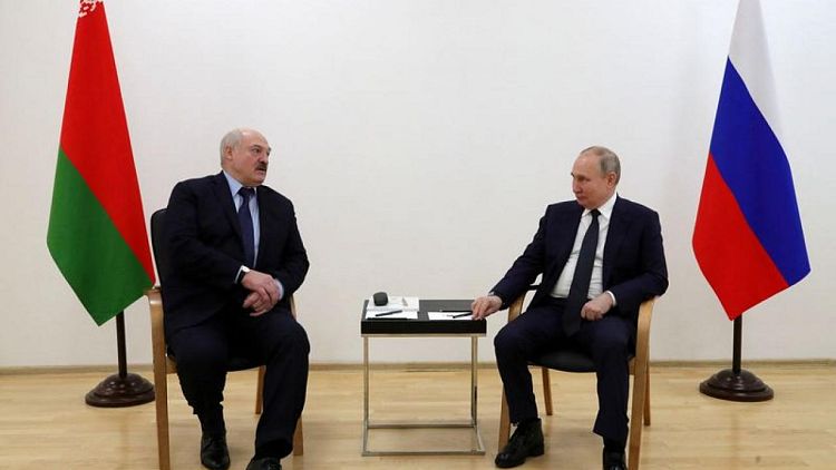 بوتين: روسيا ستتصدى لمحاولات عزل موسكو ومينسك