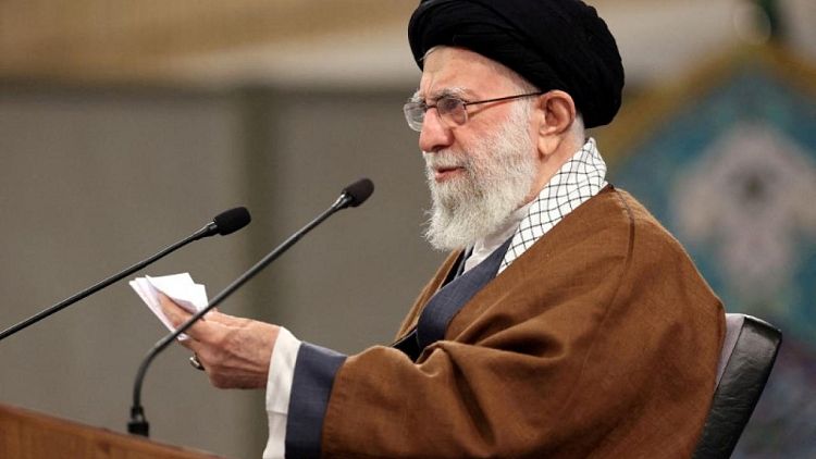 خامنئي: ينبغي عدم ربط مستقبل إيران بالمحادثات النووية مع القوى الكبرى