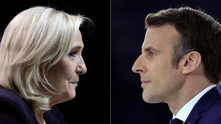 Poll shows gap between Le Pen, Macron as turnout is seen at historic low