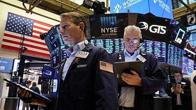 Wall Street abre débil presionado por JPMorgan y datos de inflación