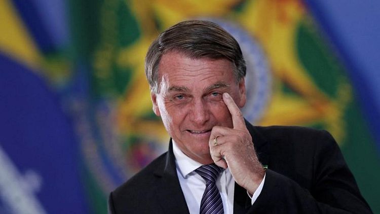 Encuesta en Brasil muestra que Bolsonaro reduce a la mitad la ventaja de Lula en un mes