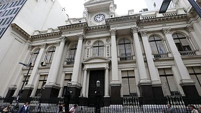 Banco central de Argentina aumenta tasa de referencia al 47% anual