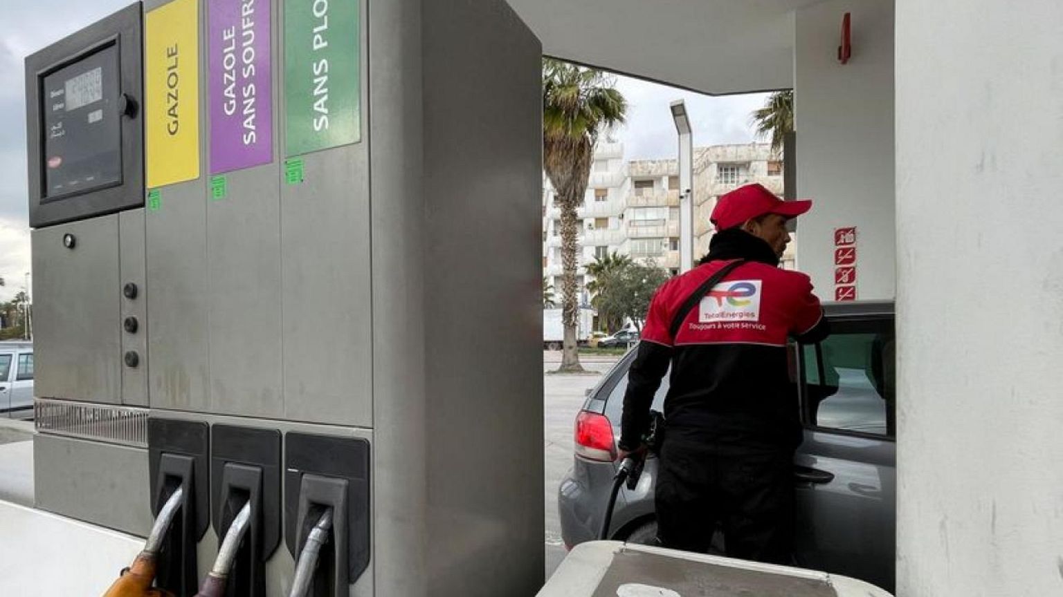 محطة للتزود بالوقود في تونس