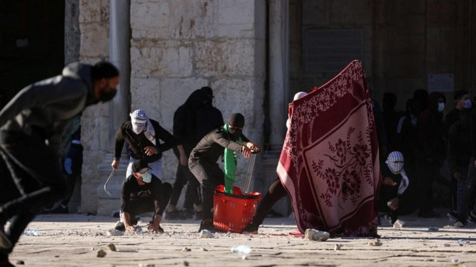 Israeli police, Palestinians clash at Jerusalem holy site