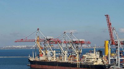 Ucrania dice que el grano de los barcos en los puertos bloqueados del mar Negro puede deteriorarse