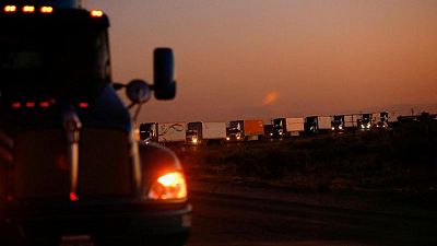 Gobernador de Texas anuncia acuerdo con estado mexicano que aliviaría retrasos en tráfico de camiones