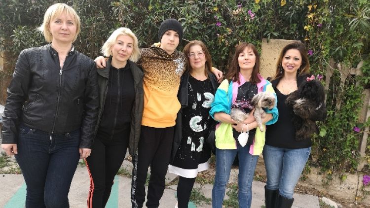Richiesta aiuto via Fb, in Sicilia 4 persone e 6 animali