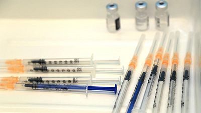 Polonia dice que no aceptará ni pagará más vacunas contra el COVID-19 por ahora