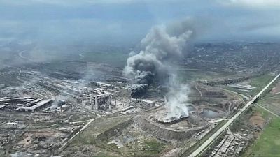 Rusia dice a las fuerzas ucranianas que entreguen la planta de Azovstal antes del mediodía