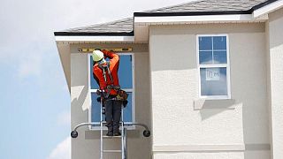 Inicios de construcción de casas de EEUU bajan a mínimos de 13 meses en mayo