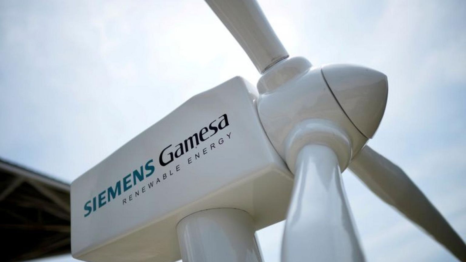 SSE nears deal to buy Siemens Gamesa wind farm unit -sources