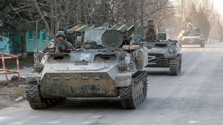 بريطانيا تقول إن الوجود العسكري الروسي على حدود أوكرانيا الشرقية آخذ في الزيادة