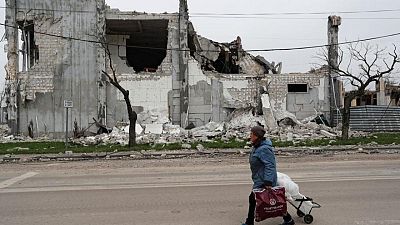 Ucrania espera evacuar niños, mujeres y ancianos de Mariúpol el miércoles