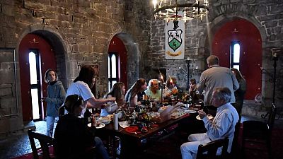 Un grupo de huidos de Ucrania encuentra refugio en un castillo medieval en Irlanda