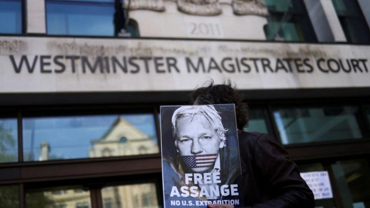 UK Judge Sends Extradition Case Of Wikileaks' Assange To Interior ...