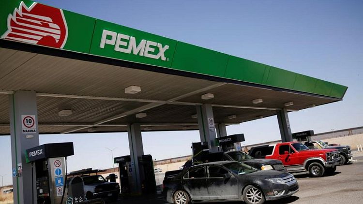 Mexicana Pemex, bajo presión para retomar pagos de deuda financiera