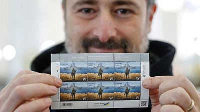 Piratean el servicio postal ucraniano tras sacar un sello en homenaje a la resistencia a Rusia