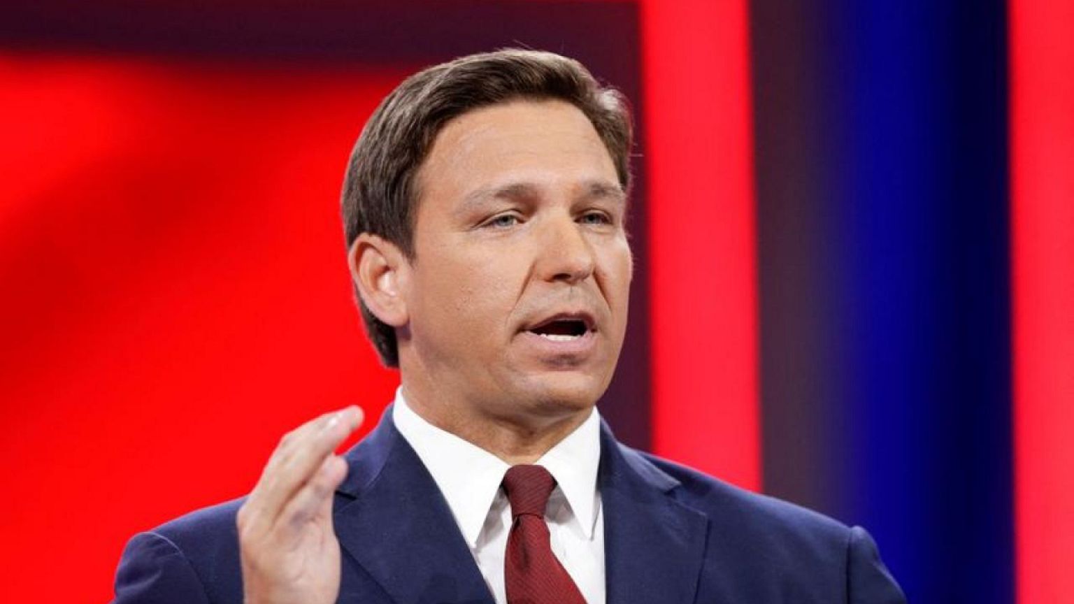 Gobernador de Florida promulga proyecto de ley que despoja a Disney de autogobierno
