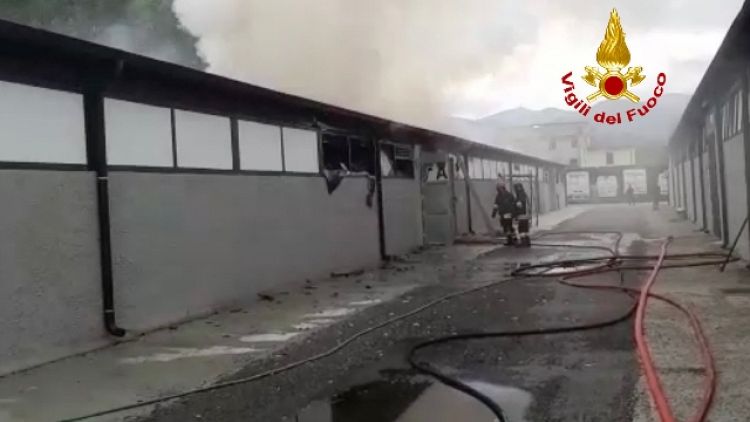 A Capannori, al lavoro 6 mezzi e 20 unita' dei vigili del fuoco