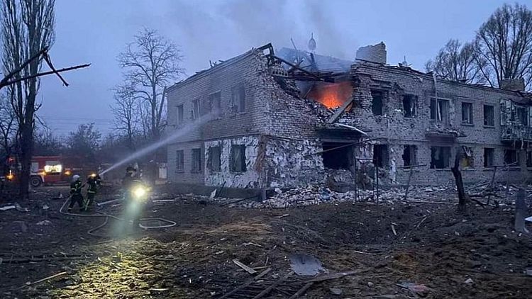 حاكم: مقتل ثمانية أشخاص في هجمات روسية على لوجانسك بأوكرانيا