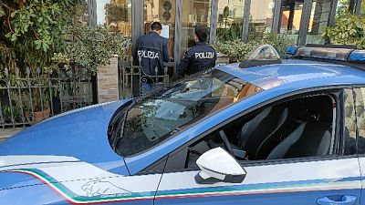 Per 10 giorni. Anche mancata regolare registrazione clienti Per 10 giorni. Anche mancata regolare registrazione clienti