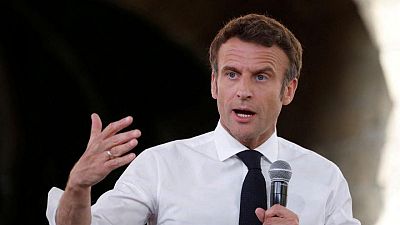 الرئيس الفرنسي ماكرون يفوز بفترة ثانية متفوقا على اليمينية المتطرفة لوبان