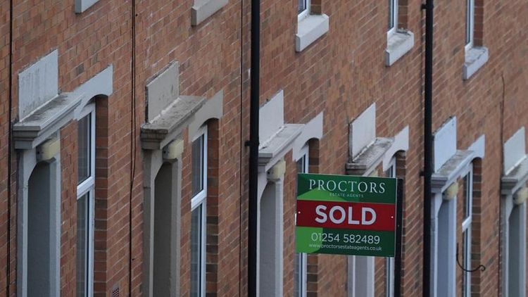 Los precios británicos de la vivienda caen tras las turbulencias del "minipresupuesto" - Nationwide